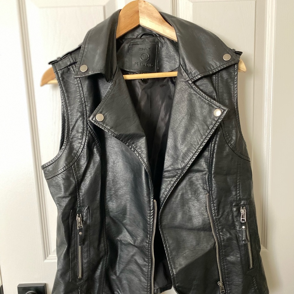 MAX STUDIO BLACK BIKER STYLE PLEATHER VEST
